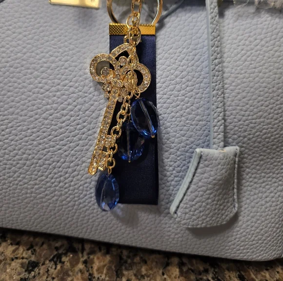 SALE!! Blue Crystal, Key And Ribbon Handbag Charm NWT - Picture 3 of 3